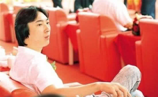  电竞明星走进校园，推广普及成效显著