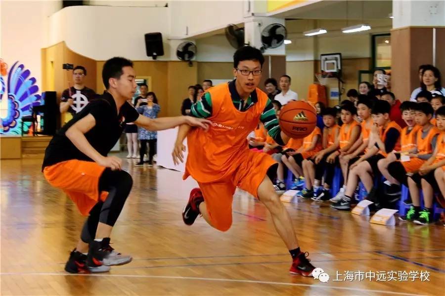  校园篮球联赛开战，清华附中首战告捷