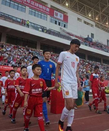  高芙青少年组夺冠，美国超新星横空出世