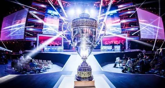  足球电竞跨界联动，虚拟竞技引爆新热度  