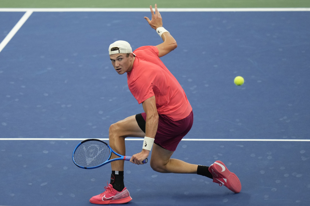  卢布列夫苦战五盘过关，硬地赛季渐入佳境