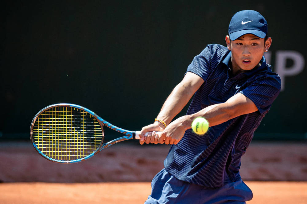  网坛新锐挑战传统，年轻力量改写格局