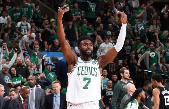  杰伦布朗强势发挥凯尔特人力克篮网