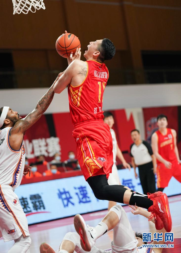  上海久事双外援合璧击败深圳马可波罗