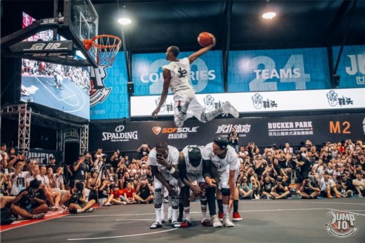  篮球游戏风靡全球，虚拟赛场同样精彩